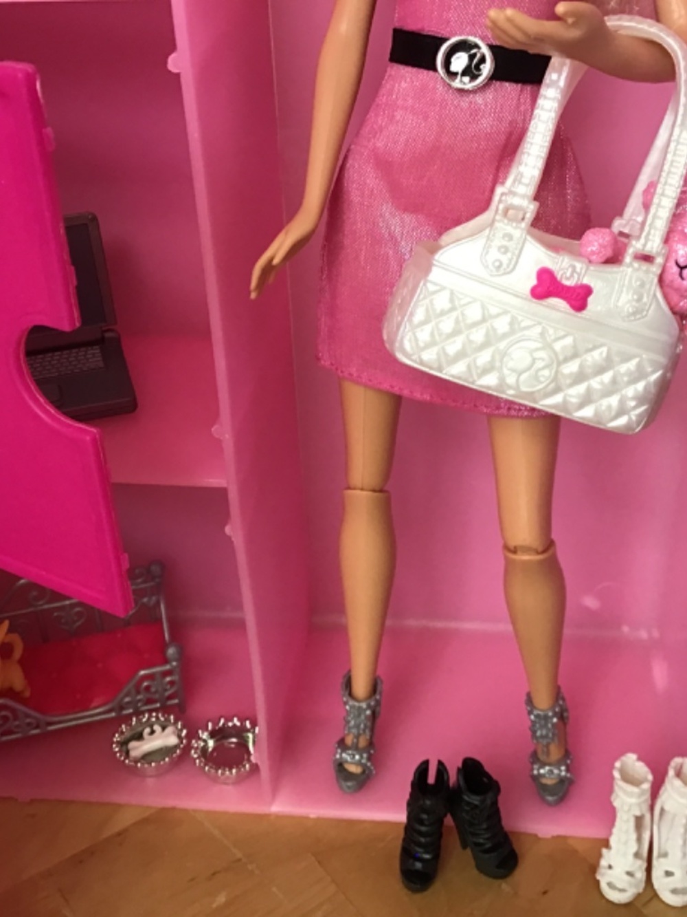 Barbie Doll and Wardrobe - Picture 3 of 16